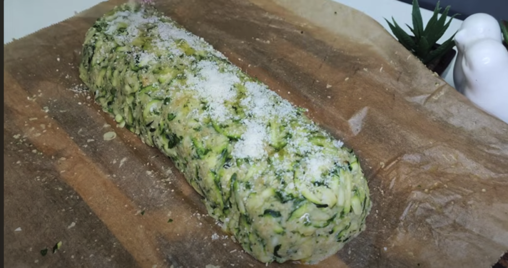 Zapečená cuketová roláda se žampionovou náplní, sýrem mozzarella a parmazánem - Křupavá pochoutka!