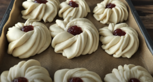 Recept na zlatavé křupavé koláčky s ovocným džemem: Snadná příprava