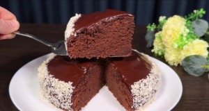 Dokonale vláčný čokoládový dort “Crazy Cake” s kokosovými vločkami Vláčný čokoládový dort “Crazy Cake” s kokosovými vločkami - Ideální k čaji!