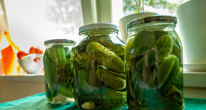 Stačí ho přidat do nakládaných okurek a budou křupavé jako žádné jiné