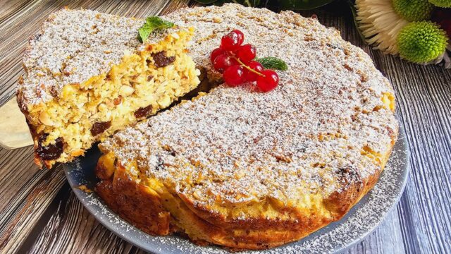 Ovesný koláč s jablky, banány, mandlemi a rozinkami - bezlepkový!