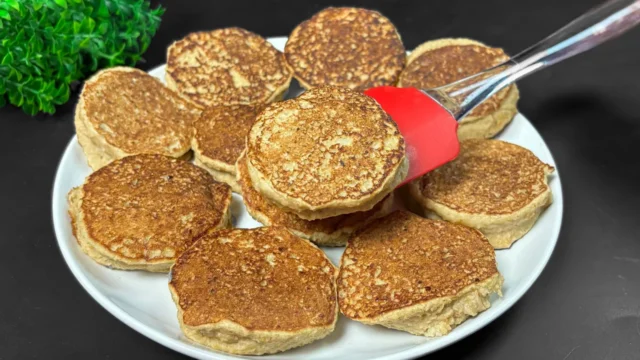 Báječné banánové lívanečky z ovesných vloček a jablíčka - Zdravá snídaně!