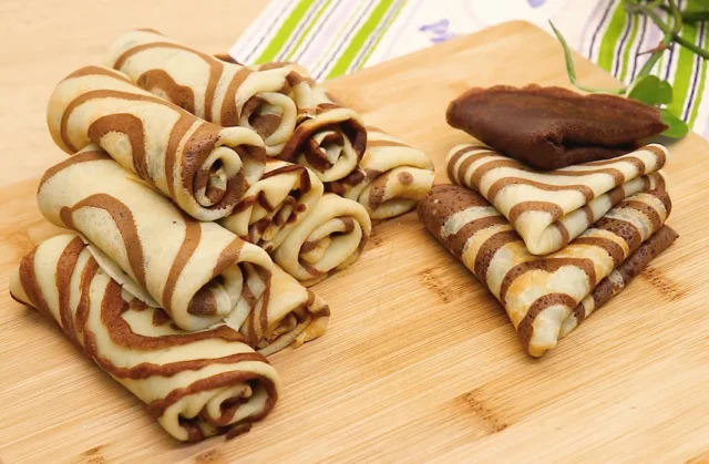 Hebké vzorované dvoubarevné palačinky: Perfektní recept na snídani