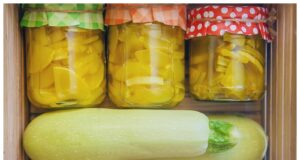 Recept na nakládanou cuketu: Skvěle se hodí k masu, do salátů nebo jako svačinka