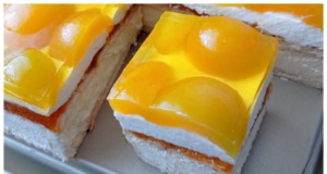 Nepečený meruňkový dort: Rychlý a lahodný recept na krémový dort s želé, hotový raz dva Nepečený meruňkový dort s mascarpone a galaretkou