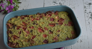 Recept na zdravé mlsání: Jahodový matcha dort z ovesných vloček!