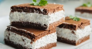 Kakaový dezert s tvarohem a chia semínky: Recept na zdravou sladkost Kakaový dezert s tvarohem a chia semínky: Recept na zdravou sladkost