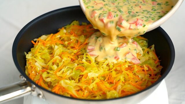 Zdravá pochoutka z bílého zelí se zeleninou, jogurtem a rajčaty - Lepší než pizza! Zdravá pochoutka z bílého zelí se zeleninou, jogurtem a rajčaty - Lepší než pizza!