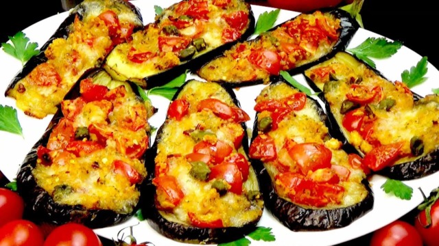 Zapečené lilky s cherry rajčátky, mozzarellou a kapary – křupavé, šťavnaté a snadné Zapečené lilky s cherry rajčátky, mozzarellou a kapary – křupavé, šťavnaté a snadné