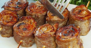 Masové rolky z vepřové panenky se švestkami, slaninou a sladkou chilli omáčkou Masové rolky z vepřové panenky se švestkami, slaninou a sladkou chilli omáčkou