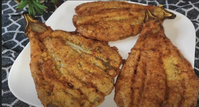 Smažené křupavé lilkové tyčinky v celku - Slané křupavé pohoštění! Smažené křupavé lilkové tyčinky v celku - Slané křupavé pohoštění!