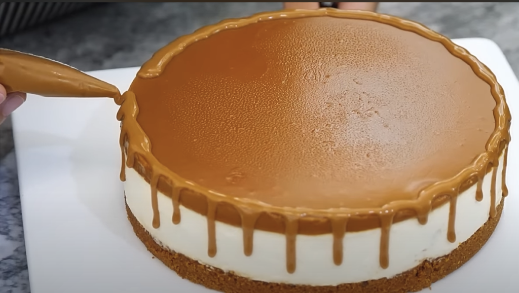 Okouzlující LOTUS tvarohový cheesecake se sušenkami - bez pečení