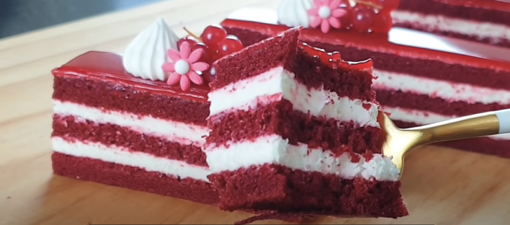 Pohádkový sametový RED VELVET dort s citronovo-tvarohovým krémem a želatinovou polevou - Kouzlo na vašem talíři!