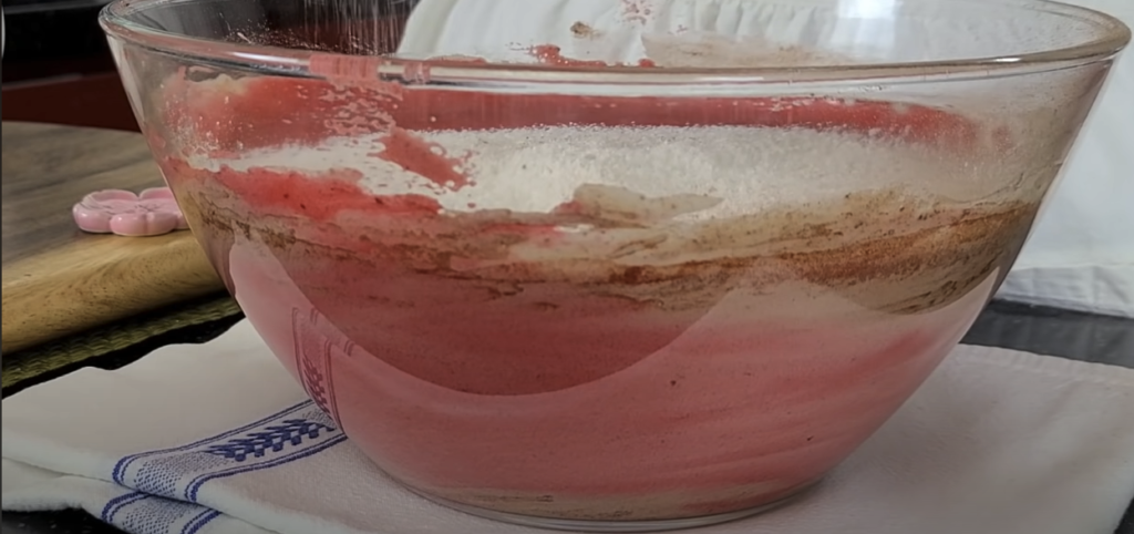 Pohádkový sametový RED VELVET dort s citronovo-tvarohovým krémem a želatinovou polevou - Kouzlo na vašem talíři!