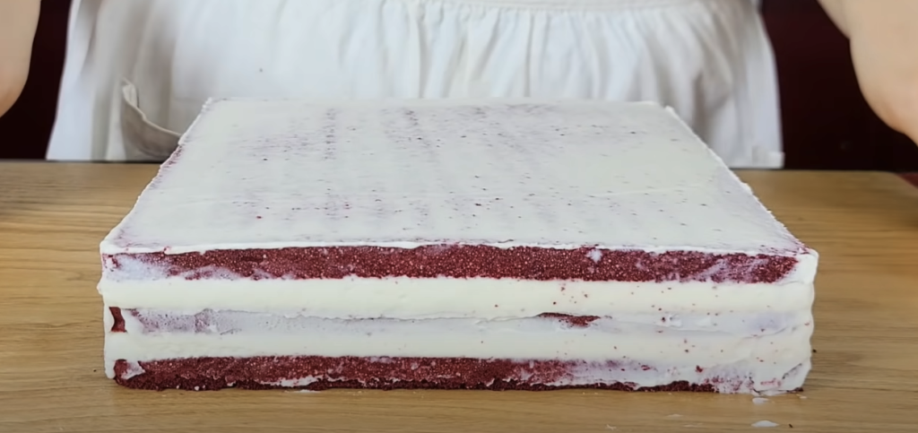 Pohádkový sametový RED VELVET dort s citronovo-tvarohovým krémem a želatinovou polevou - Kouzlo na vašem talíři!