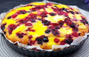 Dort plný lesního ovoce – Jednoduchý a rychlý recept!