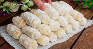 Sladké ořechové rohlíčky ze zakysané smetany Sladké ořechové rohlíčky ze zakysané smetany: Perfektní křehké pečivo