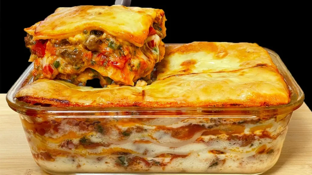 Masové lasagne se zeleninou v rajčatové omáčce s bešamelem a strouhaným sýrem