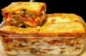 Masové lasagne se zeleninou v rajčatové omáčce s bešamelem a strouhaným sýrem