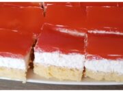 Piškotový dezert s krémem a želé: Rychlý a lahodný recept