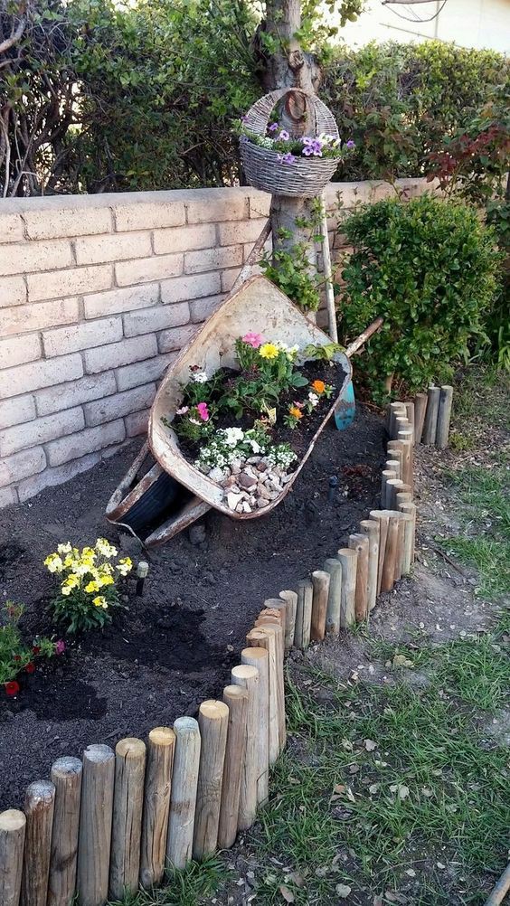 15+ více inspirací jak lze využít starý vozík na zahradě - I starý rozbitý vozík může být dominantou vaší zahrady 