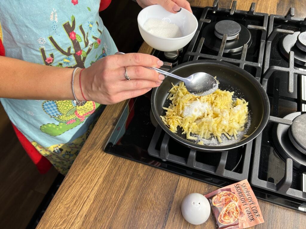 Linecké rohlíčky plněné jablky - recept jako od babičky 