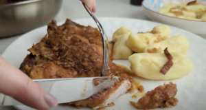 Vepřové kotlety v pivní omáčce se slaninou a domácími noky Vepřové kotlety v pivní omáčce se slaninou a domácími noky
