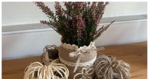 Vyrobte si krásnou podzimní dekoraci ze zavařovací sklenice, provázku a juty
