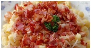 Pravé domácí halušky: Recept se zelím a uzeným masem