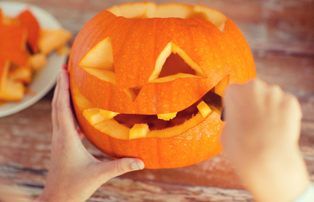 15+ více inspirací pro krásné a jedinečné vyřezávání halloweenských dýní