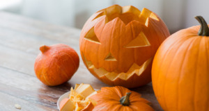 15+ více inspirací pro krásné a jedinečné vyřezávání halloweenských dýní 15+ více inspirací pro krásné a jedinečné vyřezávání halloweenských dýní