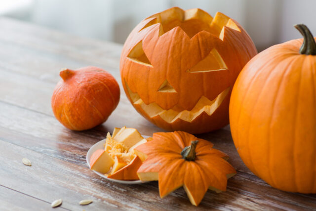15+ více inspirací pro krásné a jedinečné vyřezávání halloweenských dýní 15+ více inspirací pro krásné a jedinečné vyřezávání halloweenských dýní