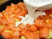 Slaný bramborový koláč s kuřecím masem: Krémová pochoutka z jedné pánve Zapečený bramborový koláč s kuřecím masem a smetanou: Syté rodinné jídlo z jedné pánve