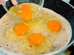 Křupavá tortilla s vejci, petrželkou, mozzarellou, rajčaty a špenátem - Skvělá fit snídaně, která vám dodá energii!