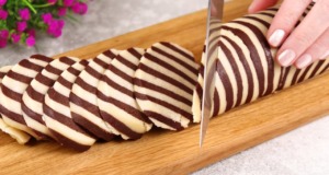 Křehké dvoubarevné sušenky: Jednoduchý recept z jemného těsta Dvoubarevné sušenky z jemného těsta - Děti je milují!