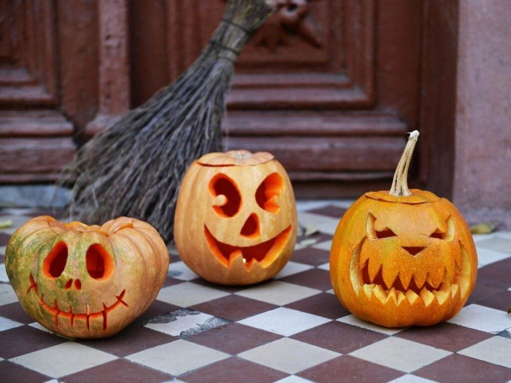 15+ více inspirací pro krásné a jedinečné vyřezávání halloweenských dýní 