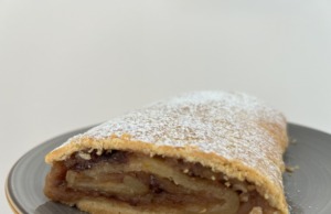 Máte hodně jablek? Tenhle křehký domácí štrúdl je nejlepší způsob, jak je zužitkovat