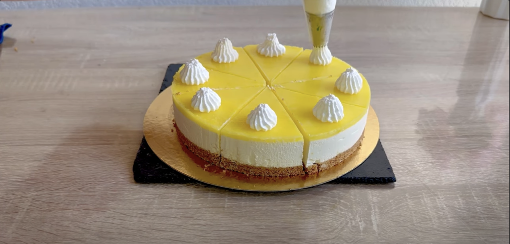 Okouzlující sušenkový CHEESECAKE se smetanovo-citronovým tvarohem a citronovou polevou - Noblesa na talíři bez pečení!