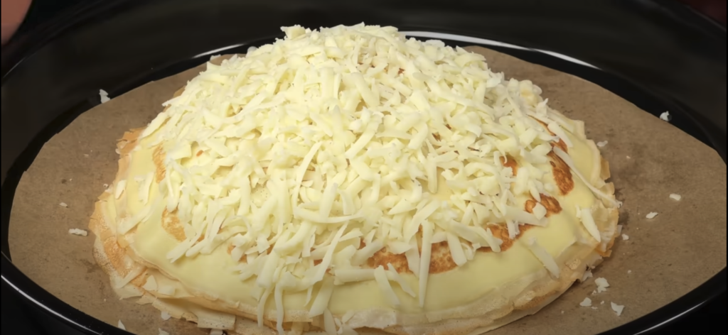 Netradiční palačinkové lasagne s bešamelem, mletým masem a sýrem