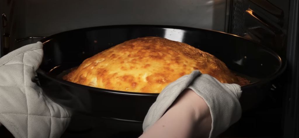 Netradiční palačinkové lasagne s bešamelem, mletým masem a sýrem