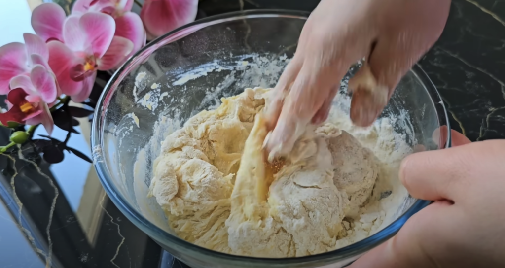 Křehké růžičky z nadýchaného těsta - Noblesa na vašem talíři!