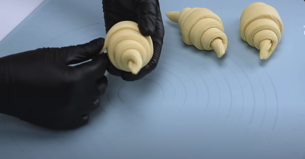 Domácí křupavoučké máslové croissanty, které si ihned zamilujete: Domácí francouzská snídaně na vašem stole!