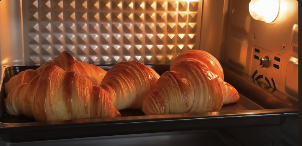 Domácí křupavoučké máslové croissanty, které si ihned zamilujete: Domácí francouzská snídaně na vašem stole!