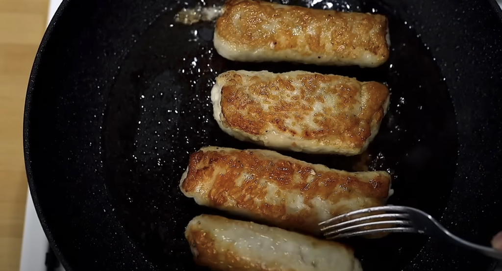 Šťavnaté kuřecí rolky plněné rajčaty a sýrem mozzarella - jednoduchá příprava a křupavá chuť!