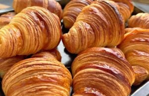 Domácí křupavoučké máslové croissanty, které si ihned zamilujete: Domácí francouzská snídaně na vašem stole!