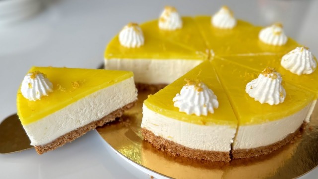 Sušenkový CHEESECAKE se smetanovo-citronovým tvarohem a citronovou polevou - bez pečení Sušenkový CHEESECAKE se smetanovo-citronovým tvarohem a citronovou polevou - bez pečení