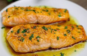 Hledáte inspiraci na chutný a zdravější oběd – Losos na medu a česneku!