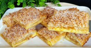 Lahodný jablečný koláč z listového těsta s pudinkovým krémem a mandlemi – Ideální k horkému čaji! Lahodný jablečný koláč z listového těsta s pudinkovým krémem a mandlemi - Ideální k horkému čaji!