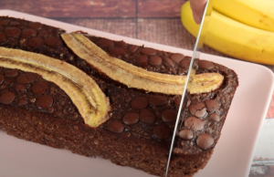 Recept na zdravé mlsání – Připravte si tento banánový dort s vločkami!