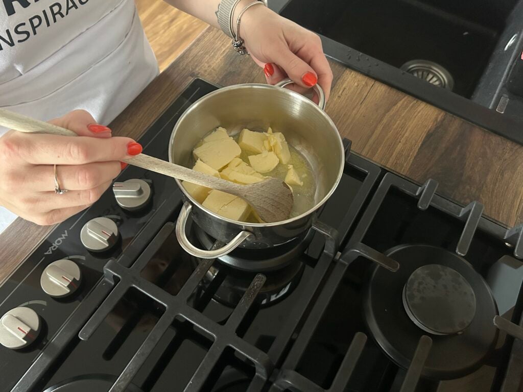 Rychlý a snadný recept na děrovaný koláč, který zvládne opravdu každý